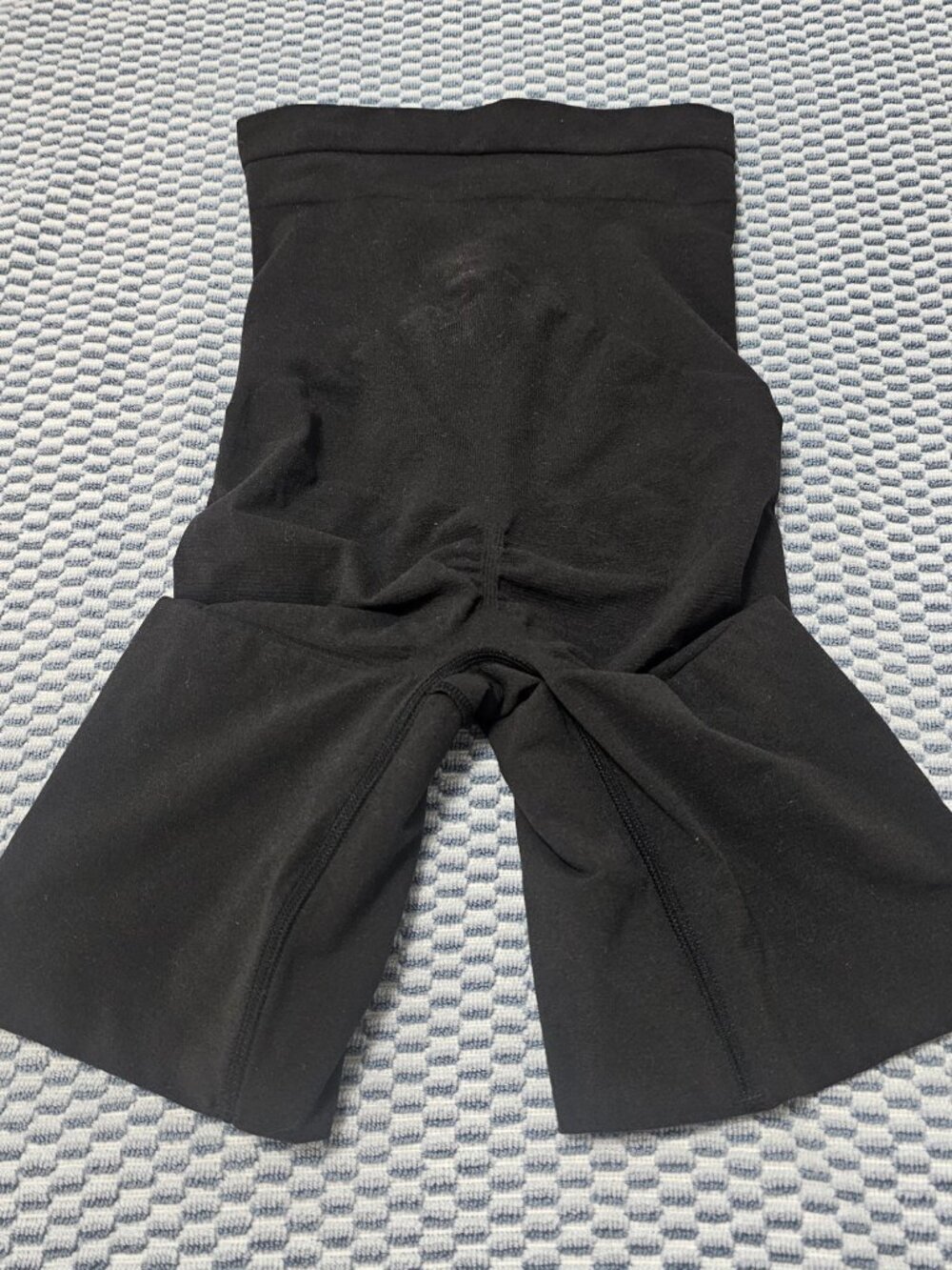 SPANX Higher Power High-Waisted Mid-Thigh Shaping Shorts - Size Medium Black NEW - Picture 3 of 4